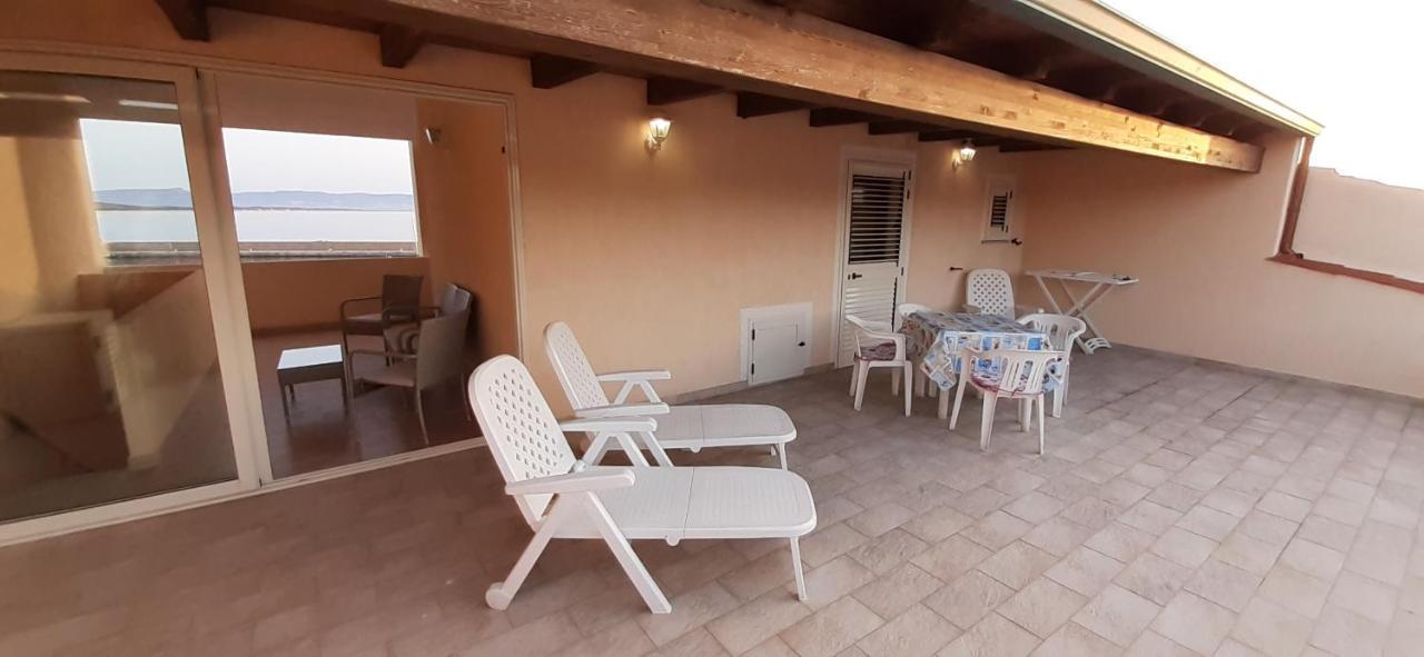 Fronte Mare Attico Indipendente Ed Esclusivo Con Terrazza Panoramica Apartment Isola Rossa Bagian luar foto
