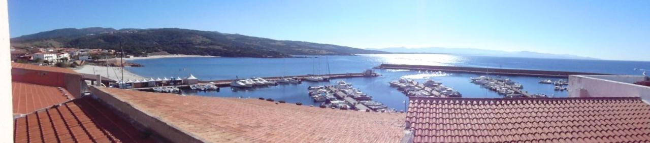 Fronte Mare Attico Indipendente Ed Esclusivo Con Terrazza Panoramica Apartment Isola Rossa Bagian luar foto