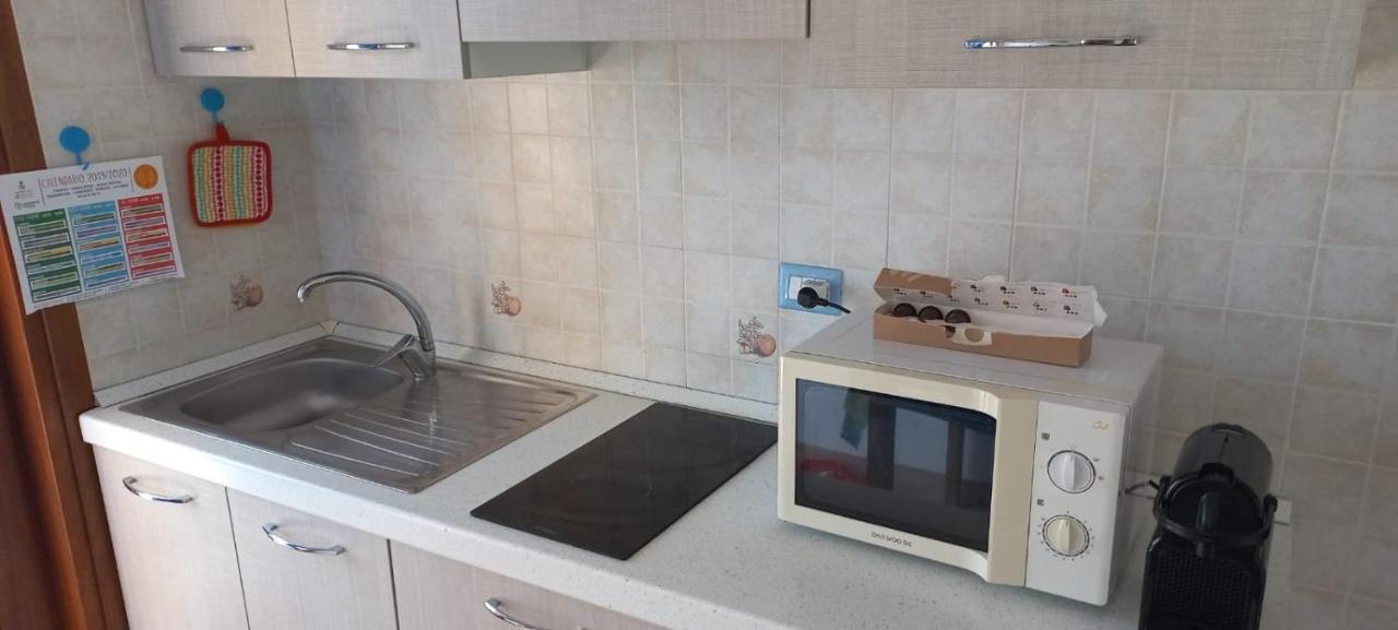 Fronte Mare Attico Indipendente Ed Esclusivo Con Terrazza Panoramica Apartment Isola Rossa Bagian luar foto