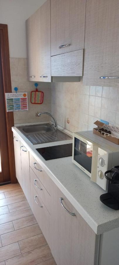 Fronte Mare Attico Indipendente Ed Esclusivo Con Terrazza Panoramica Apartment Isola Rossa Bagian luar foto